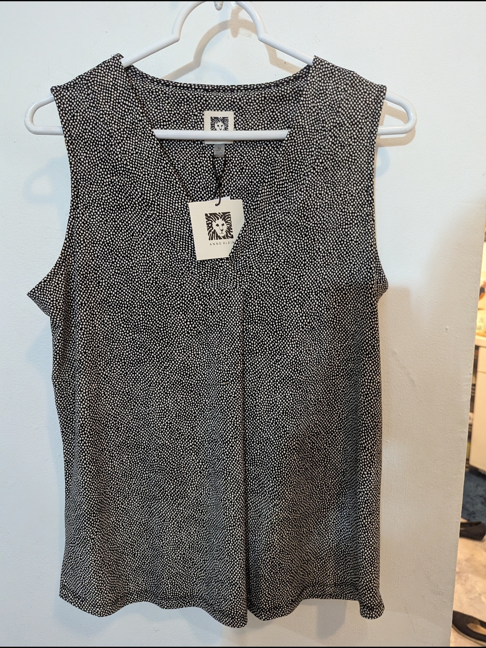 NWT Anne Klein Sleeveless V-Neck Black & White Dot Top- S
